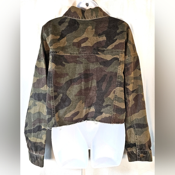 Forever 21+ Sz OX Camo Crop Jacket - Picture 4 of 8